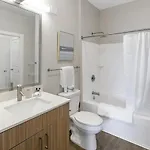 Landing Modern With Amazing Amenities *