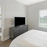 Landing Modern Apartment With Amazing Amenities
