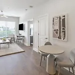Apartment Landing Modern With Amazing Amenities