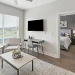 Apartment Landing Modern With Amazing Amenities *
