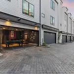 Rooftop Hot Tub & Game Room - 3 Miles To Downtown