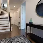 New And Luxurious By Downtown With Rooftop Deck! Holiday home