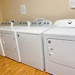 Cozy & 2br With Optional Parking Near Vanderbilt, Gulch & Honky Tonk Highway Apartment *