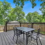 Single Story Pet Friendly Home, With Fenced Yard, Fire Pit, 5min To Downtown!! Holiday home