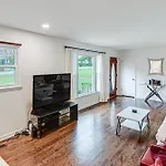 Family-friendly Less Than 5 Mi To Downtown Holiday home *