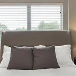 Landing Modern Apartment With Amazing Amenities