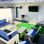 East Townhome 5min To Grand Ole Opry! Rooftop Deck, Grill, Tv And Golf Holiday home