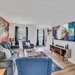 East Nash 12 Mins To Broadway Sleeps 6 *