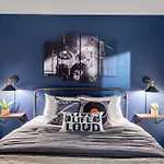East Nash 12 Mins To Broadway Sleeps 6
