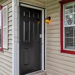 East Nash 12 Mins To Broadway Sleeps 6