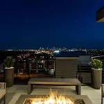 Modern Luxury Hot Tub Mini Golf Elevator Views Holiday home *