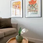 New With 2 Beds 7 Mins To Broadway Apartment *