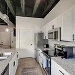 Apartment New With 2 Beds 7 Mins To Broadway *