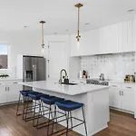 Walk To Belmont, 12 South With Private Patio And Garage * Nashville