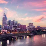 Luxe Close To Dt Rooftop Views Free Parking