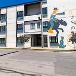 The Conway Modern Music City Penthouse Sleeps 28