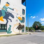 The Conway Modern Music City Penthouse Sleeps 28