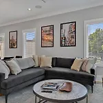 Double Treble - 2 Townhomes - Private Rooftops Holiday home