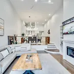Modern - Mins To Broadway Holiday home Nashville