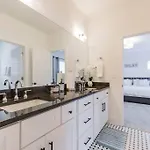 New Luxury Big House Near Gulch 4 King 4 Queen 2 Twin *