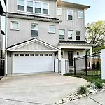 New Luxury Big House Near Gulch 4 King 4 Queen 2 Twin