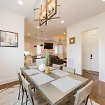 New Luxury Big House Near Gulch 4 King 4 Queen 2 Twin Holiday home *