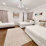 Holiday home New Luxury Big House Near Gulch 4 King 4 Queen 2 Twin *
