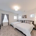 New Luxury Big House Near Gulch 4 King 4 Queen 2 Twin Holiday home