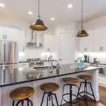 New Luxury Big House Near Gulch 4 King 4 Queen 2 Twin Holiday home