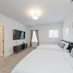 New Luxury Big House Near Gulch 4 King 4 Queen 2 Twin Holiday home Nashville