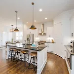 New Luxury Big House Near Gulch 4 King 4 Queen 2 Twin Holiday home