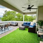 New Luxury Big House Near Gulch 4 King 4 Queen 2 Twin Holiday home Nashville