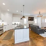 New Luxury Big House Near Gulch 4 King 4 Queen 2 Twin *