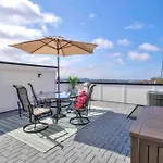 Luxurious Morden Loft Huge Rooftop & Skyline Views Holiday home *