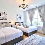 Luxurious Morden Loft Huge Rooftop & Skyline Views Holiday home *