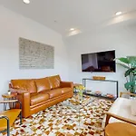 Apartment Illume 305 *