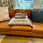 Nashville Fatherland Cottage