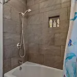 Holiday home E Nash Sf 5mi From Broadway Chef's Kitchen *