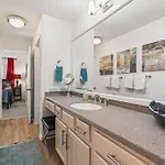 Apartment Heart Of Downtown/walk To Broadway & The Action/bars/music Venues/honky Tonks! *