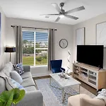 Hendrix Pool Gym Free Parking Apartment *