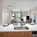Apartment Hendrix Pool Gym Free Parking *