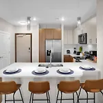 Hendrix Pool Gym Free Parking Apartment