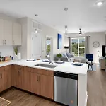 Hendrix Pool Gym Free Parking Apartment Nashville