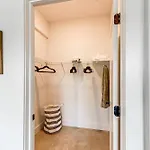 Modern Condo: 5 Mi To Downtown! Holiday home