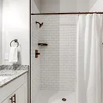 Modern Condo: 5 Mi To Downtown! Holiday home *