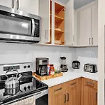 Spacious Ville With Great Amenities Free Garage Parking