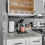 New Sleeps 4 - 7 Mins To Dwtn