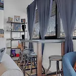 New Sleeps 4 - 7 Mins To Dwtn Apartment *