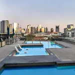 Hendrix Pool Gym Free Parking Apartment