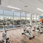 Apartment Hendrix Pool Gym Free Parking